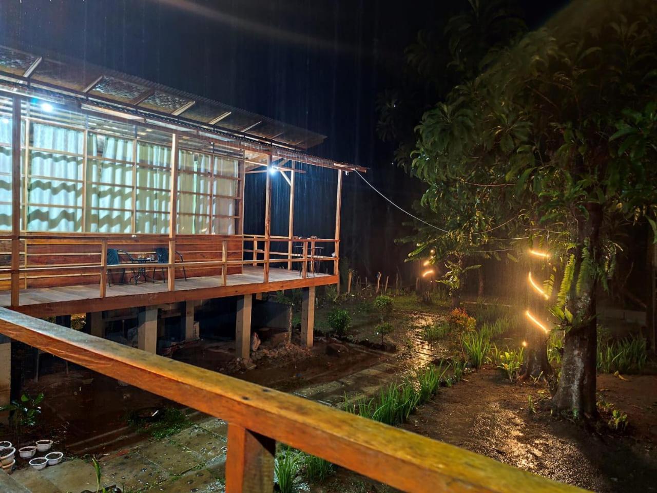 Bua Guesthouse Tangkahan 外观 照片