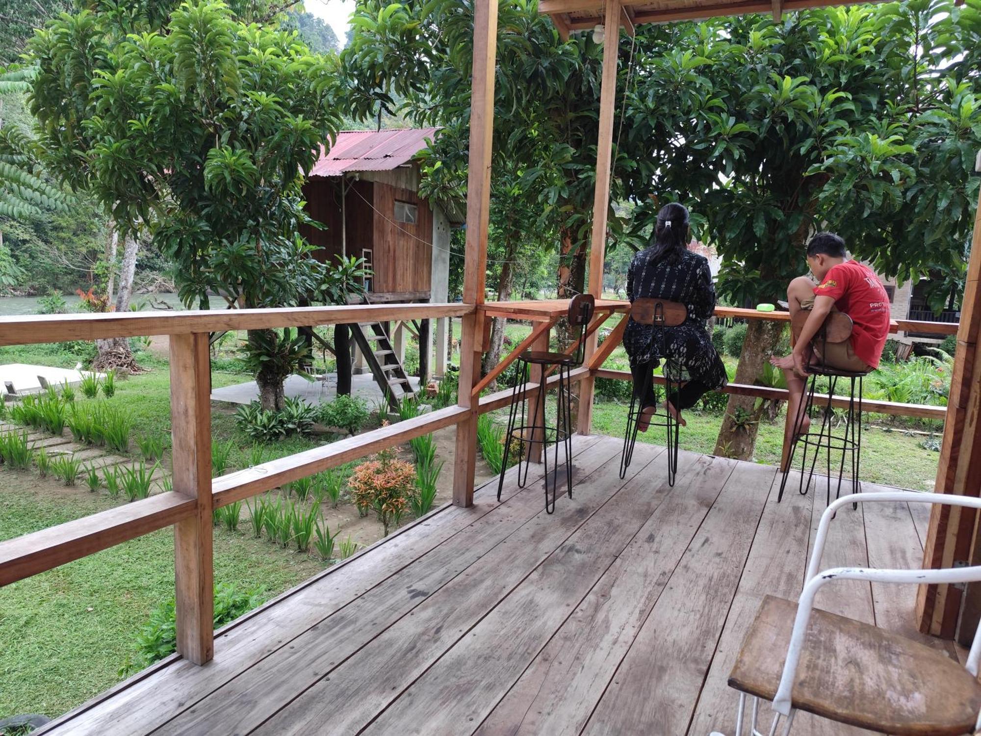 Bua Guesthouse Tangkahan 外观 照片